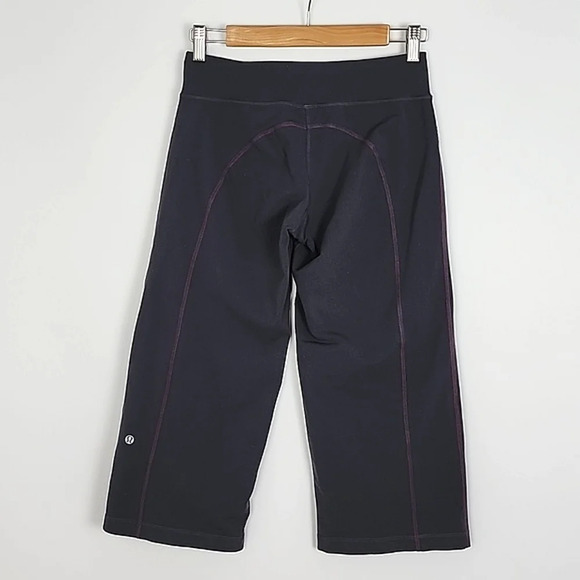 Lululemon Women's Extend Crop II Grey Pink Stitch Stretch 20" Inseam Size 4 - Picture 1 of 13